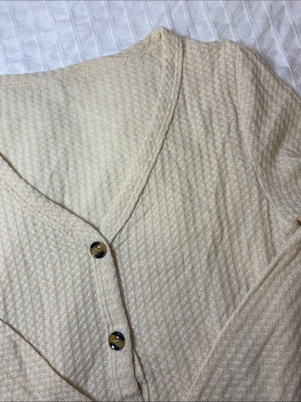 Cream V-Neck Cropped Knit Cardigan Sweater - Brand: - Picture 7 of 7